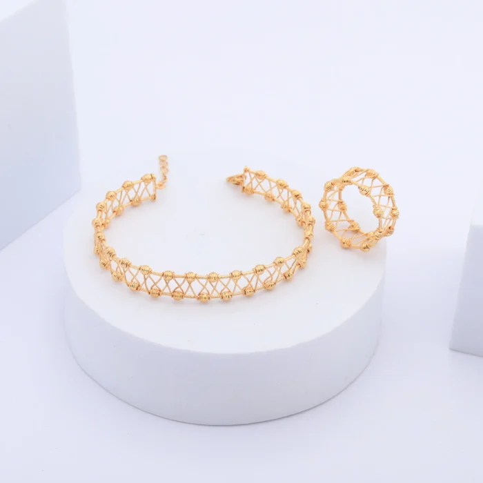 ⁦سوار وخاتم مميزان من عيار 21 قيراطًا⁩ - الصورة ⁦2⁩